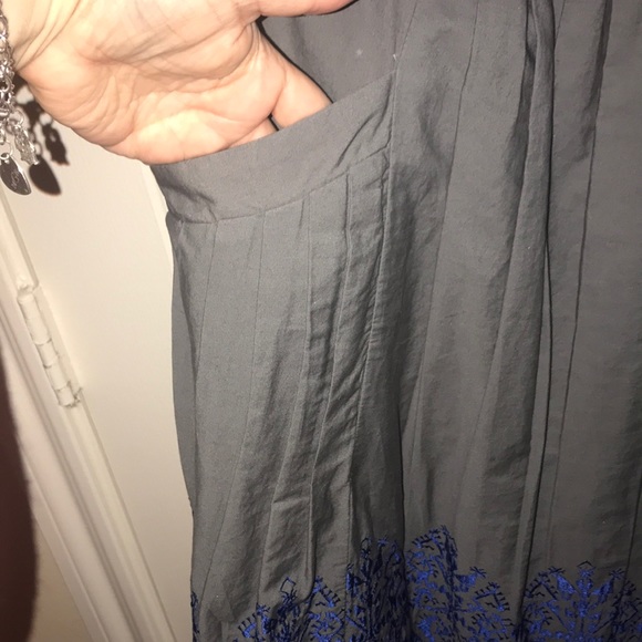 The cutest strapless dress with pockets! - Picture 3 of 9